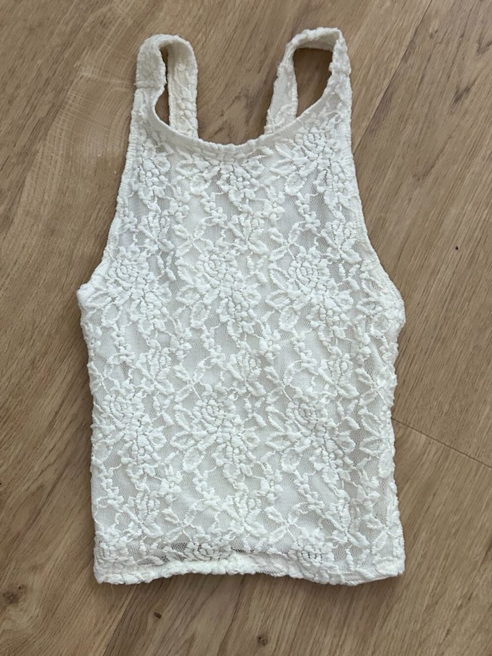 Abercrombie & Fitch Lace-Pattern Crop Top in white - XS
